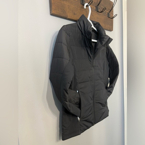 Push FWD Women's Primaloft Training Jacket in Black sized Small - Picture 9 of 14